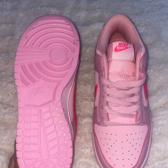 Triple Pink Low Nike Shoe - Picture 4 of 5